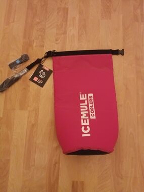 IceMule Coolers  Clasic Small 10L Waterproof Soof Cooler - Crimson NWT